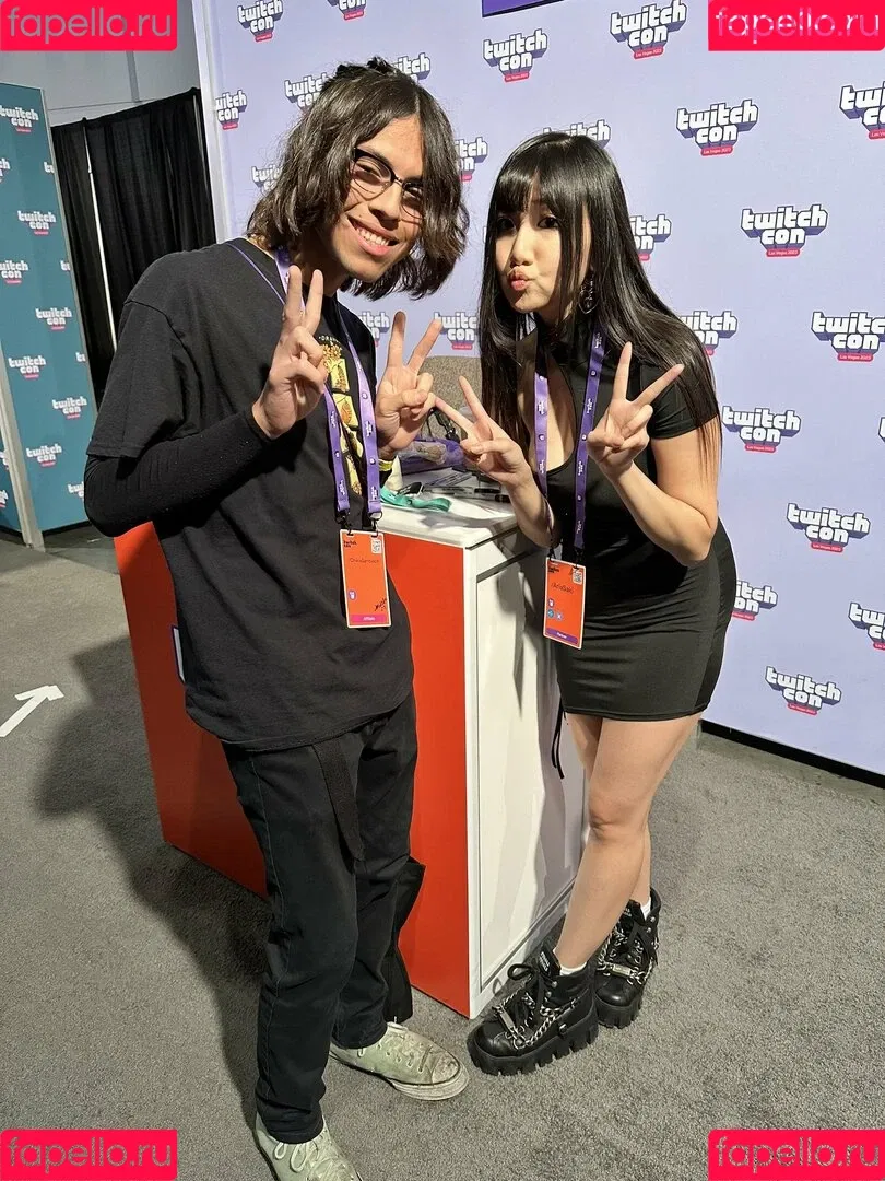 AriaSaki / annoyingaria Onlyfans Photo Gallery 