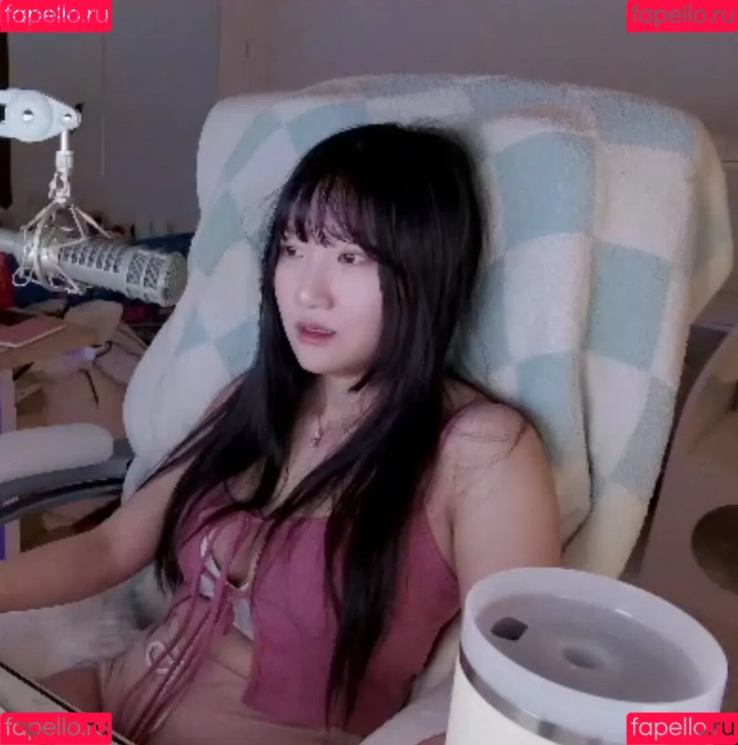 AriaSaki / annoyingaria Onlyfans Photo Gallery 