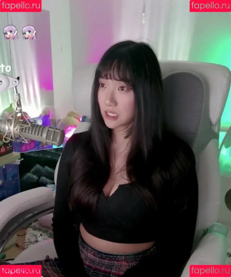AriaSaki / annoyingaria Onlyfans Photo Gallery 
