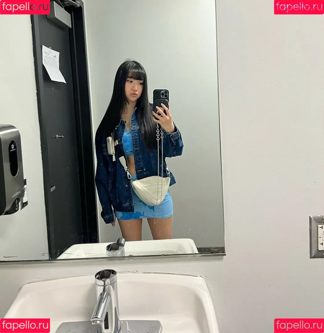 AriaSaki / annoyingaria Onlyfans Photo Gallery 