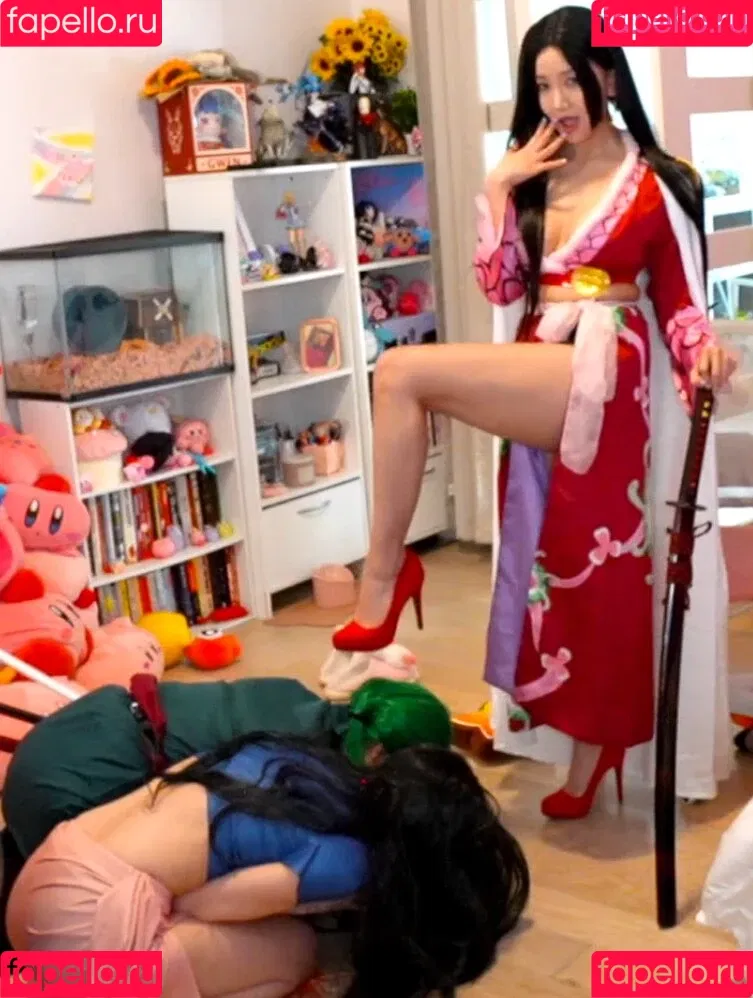 AriaSaki / annoyingaria Onlyfans Photo Gallery 