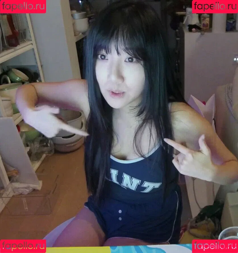 AriaSaki / annoyingaria Onlyfans Photo Gallery 