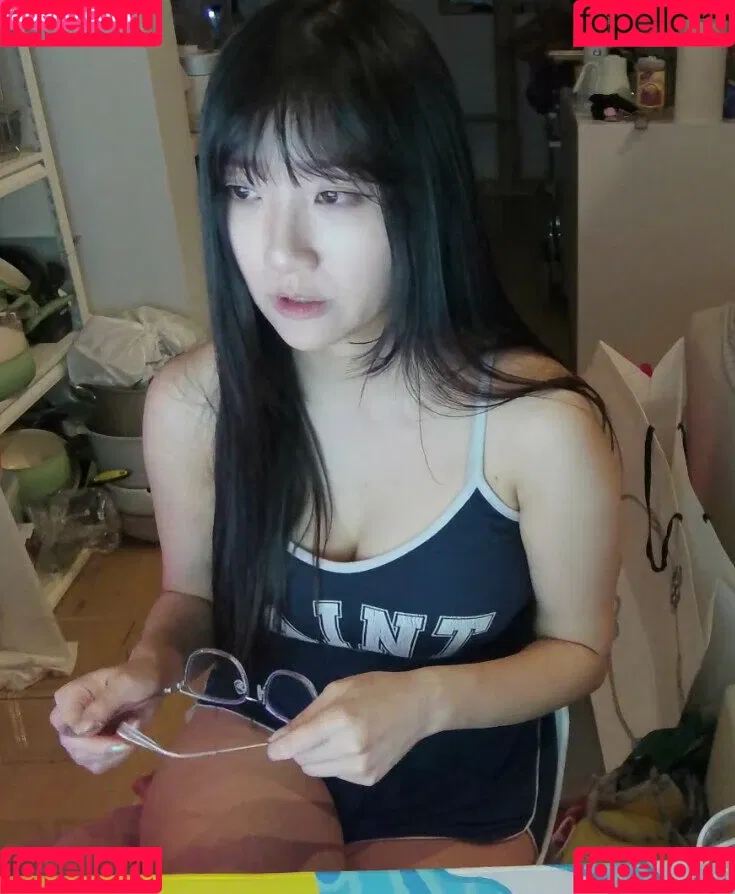 AriaSaki / annoyingaria Onlyfans Photo Gallery 