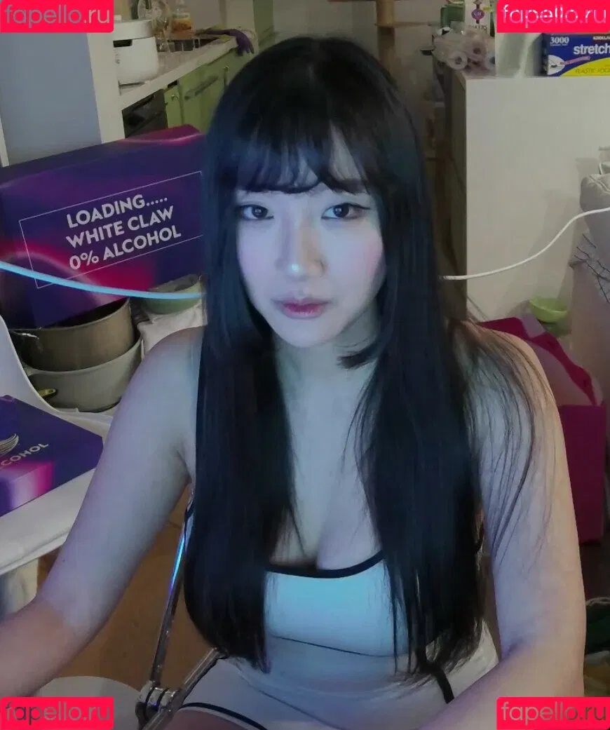 AriaSaki / annoyingaria Onlyfans Photo Gallery 
