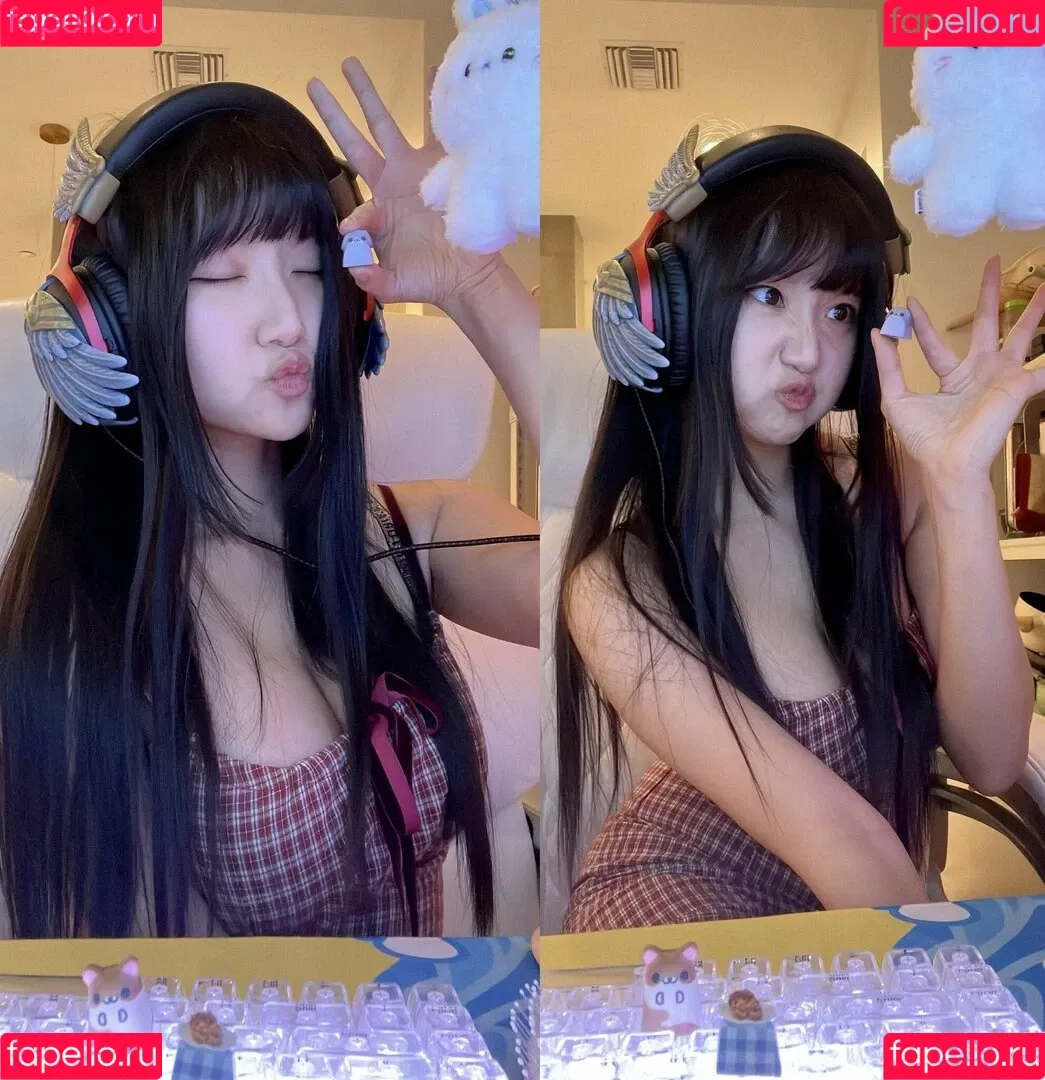 AriaSaki / annoyingaria Onlyfans Photo Gallery 
