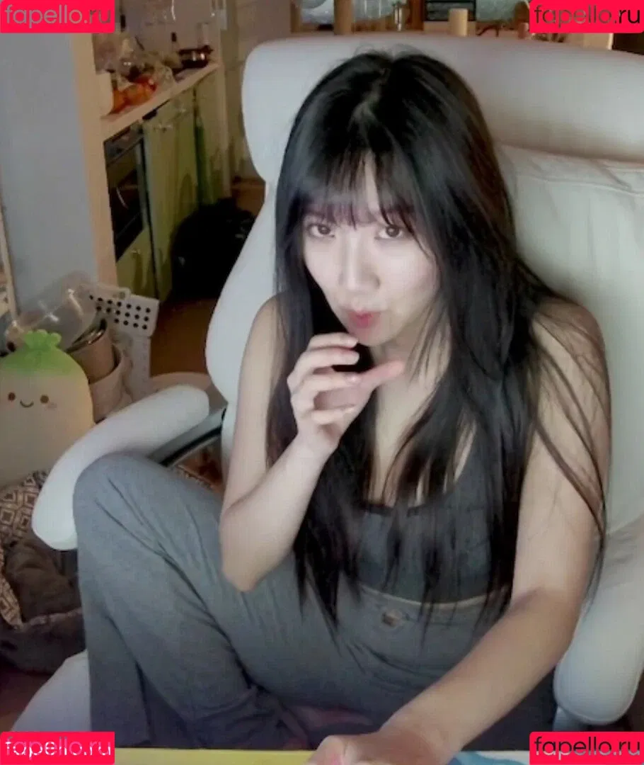 AriaSaki / annoyingaria Onlyfans Photo Gallery 