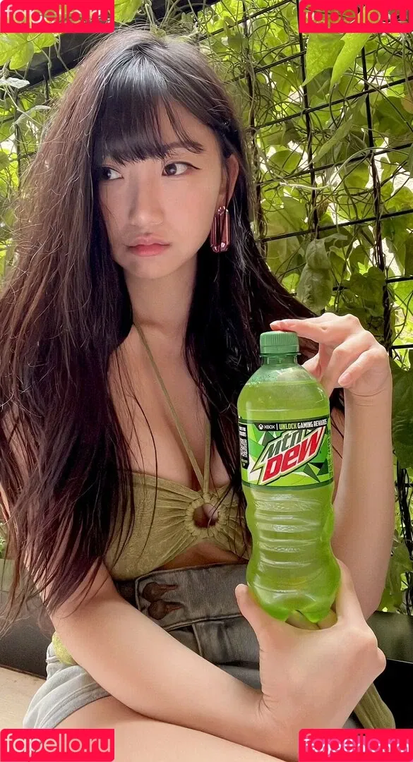 AriaSaki / annoyingaria Onlyfans Photo Gallery 