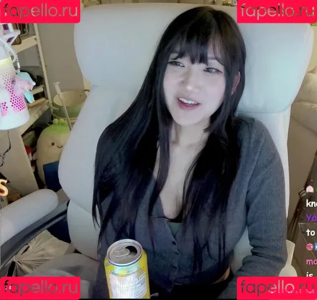 AriaSaki / annoyingaria Onlyfans Photo Gallery 