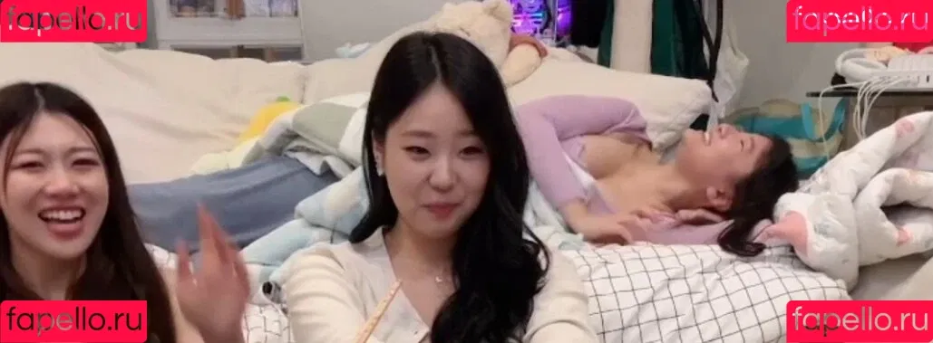 AriaSaki / annoyingaria Onlyfans Photo Gallery 