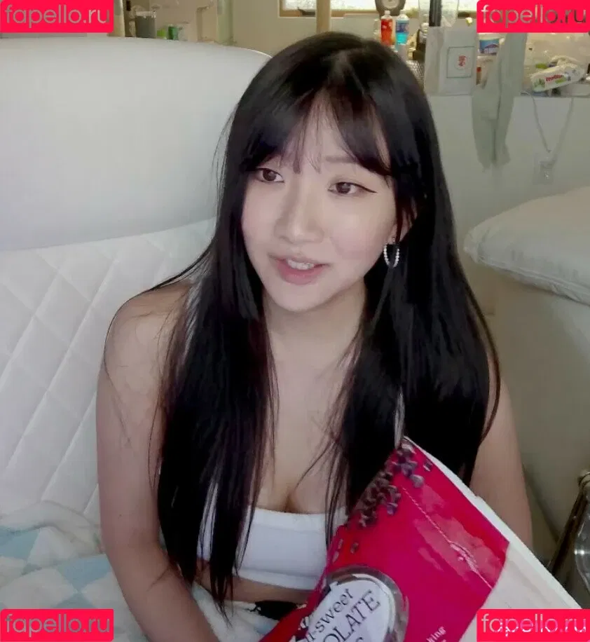AriaSaki / annoyingaria Onlyfans Photo Gallery 