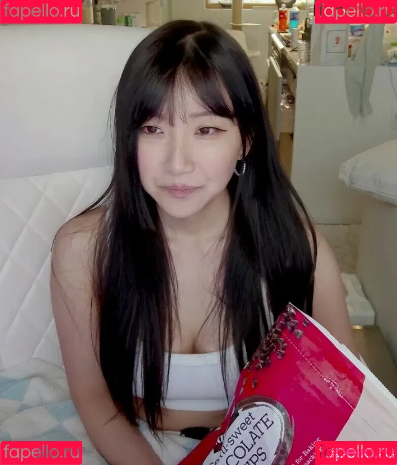 AriaSaki / annoyingaria Onlyfans Photo Gallery 