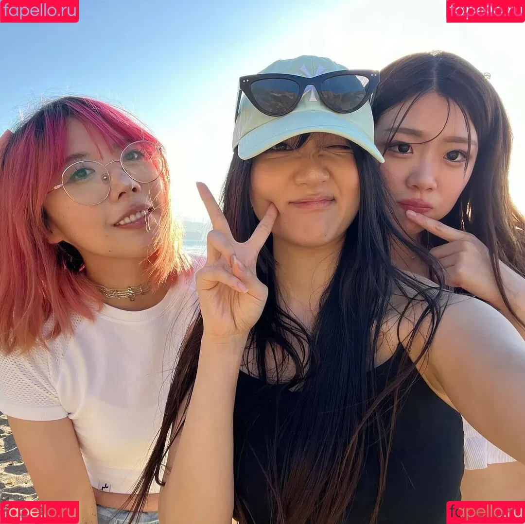 AriaSaki / annoyingaria Onlyfans Photo Gallery 