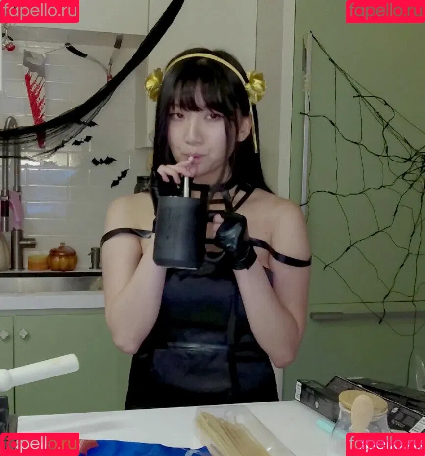 AriaSaki / annoyingaria Onlyfans Photo Gallery 