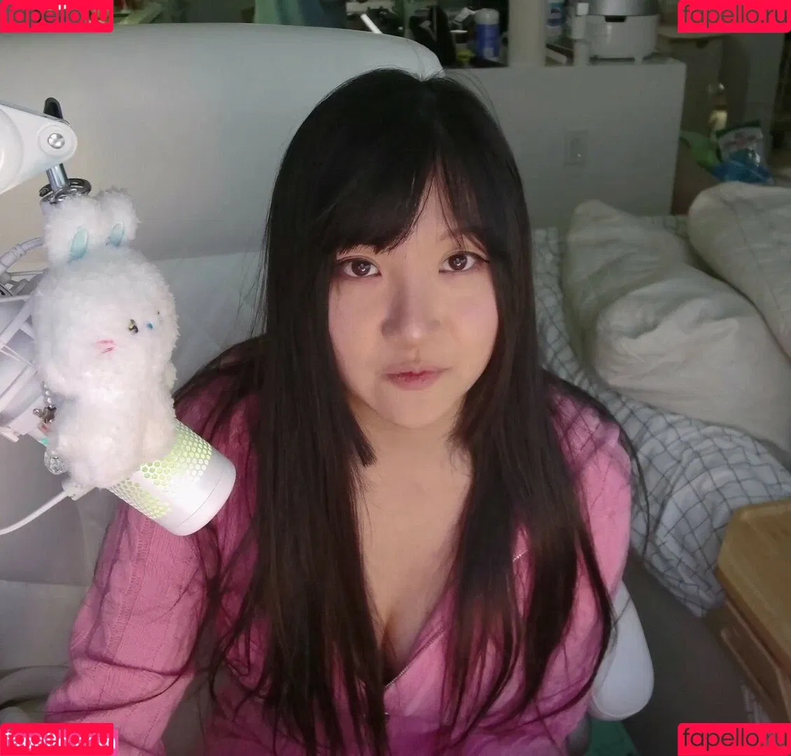 AriaSaki / annoyingaria Onlyfans Photo Gallery 