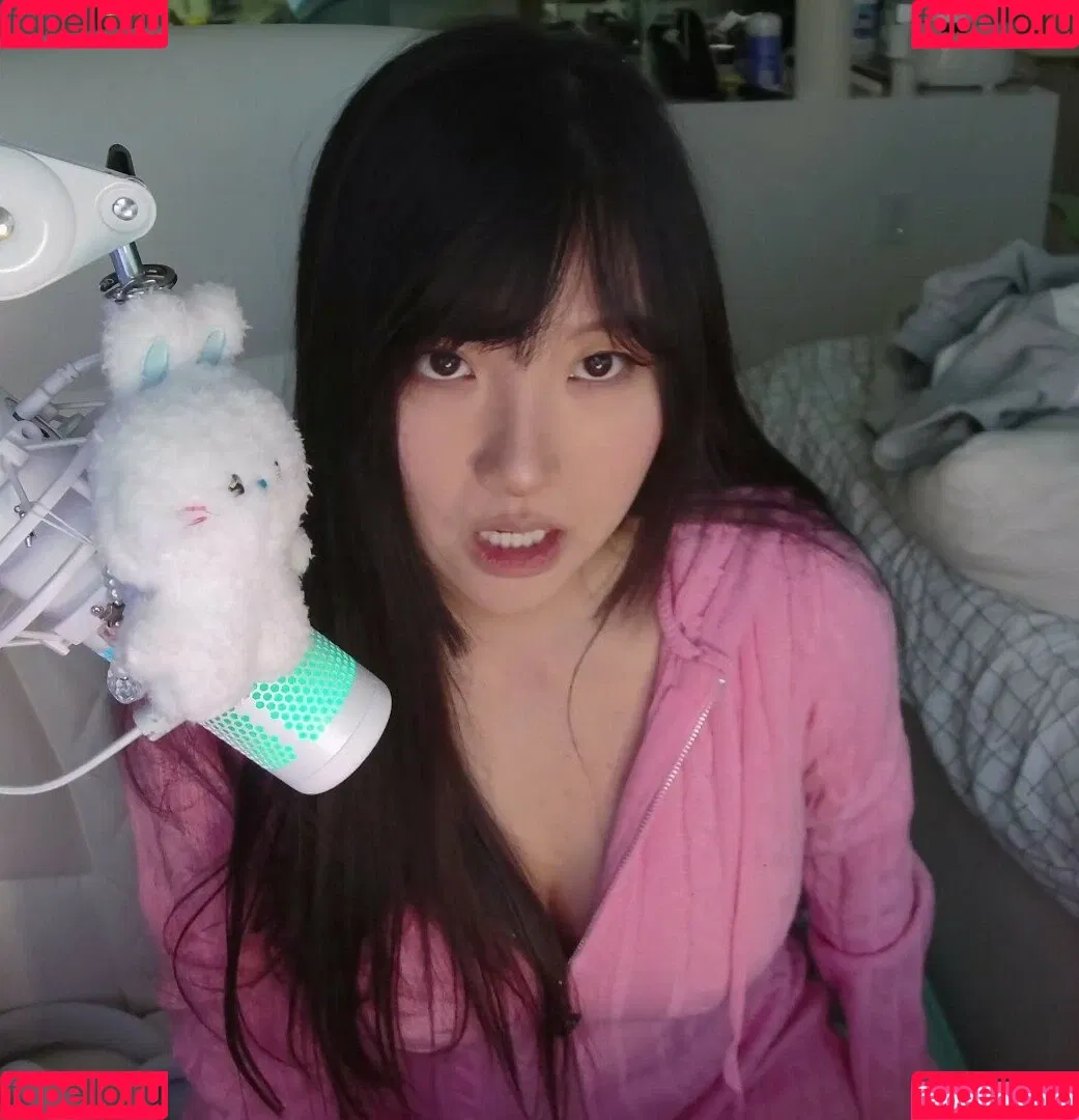 AriaSaki / annoyingaria Onlyfans Photo Gallery 