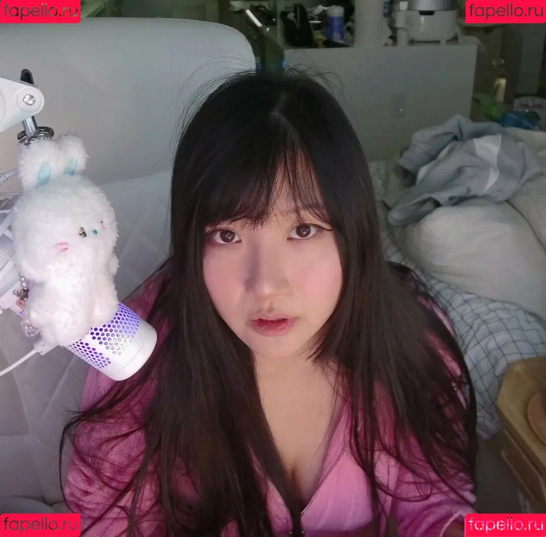 AriaSaki / annoyingaria Onlyfans Photo Gallery 