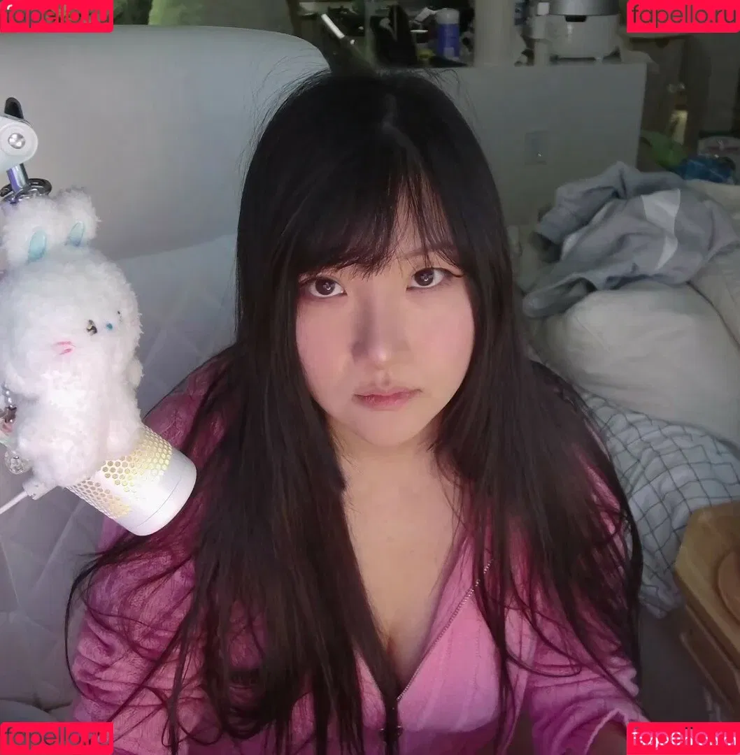 AriaSaki / annoyingaria Onlyfans Photo Gallery 