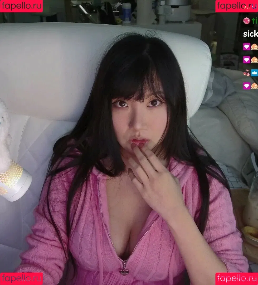 AriaSaki / annoyingaria Onlyfans Photo Gallery 