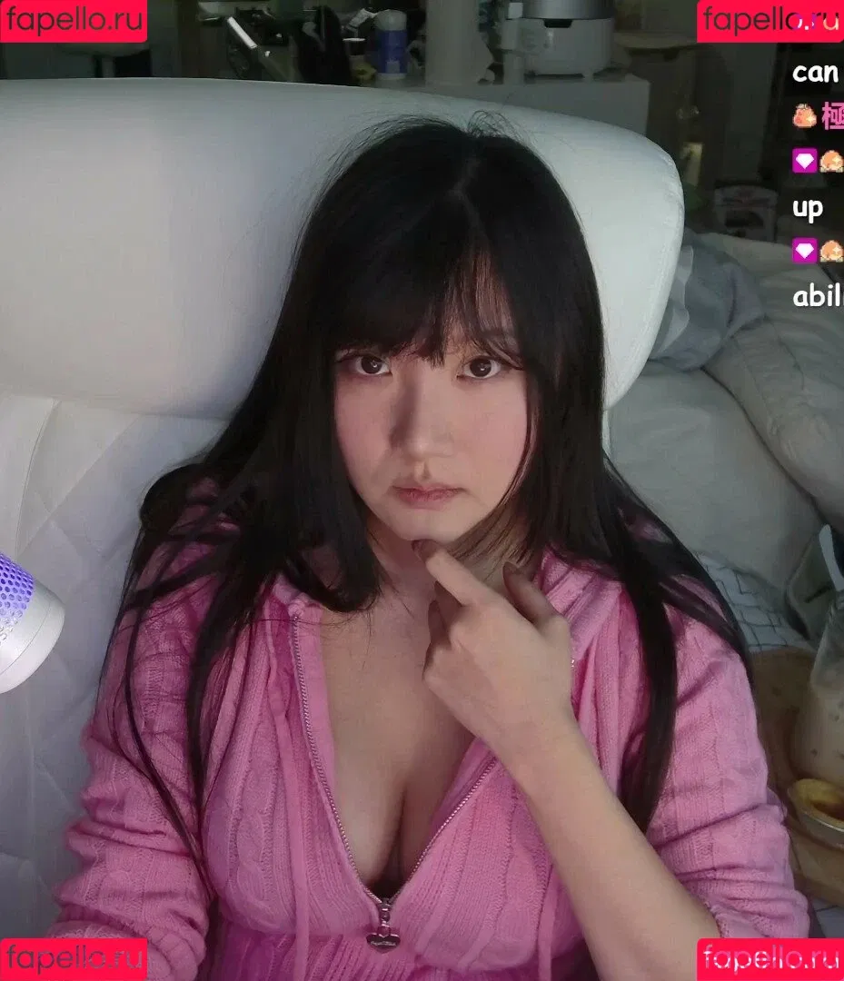 AriaSaki / annoyingaria Onlyfans Photo Gallery 