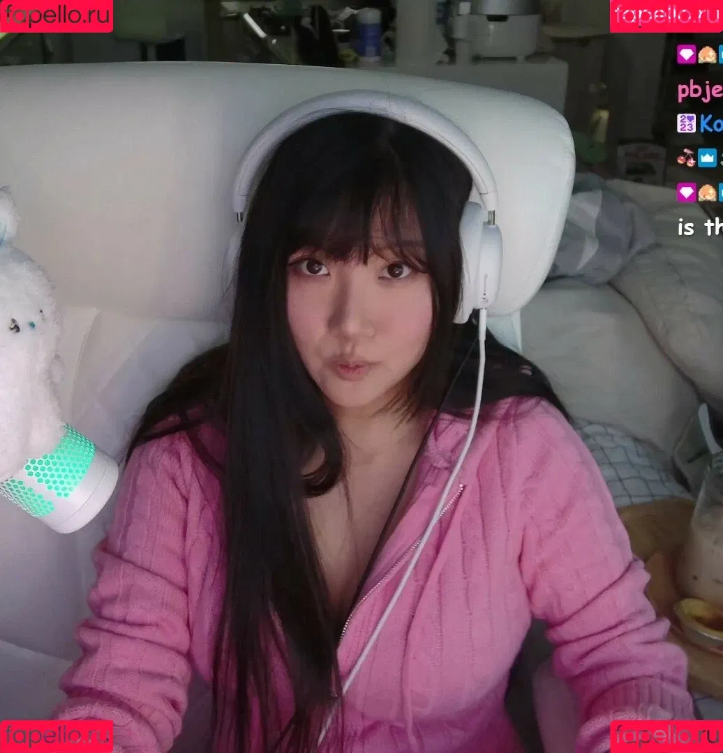 AriaSaki / annoyingaria Onlyfans Photo Gallery 