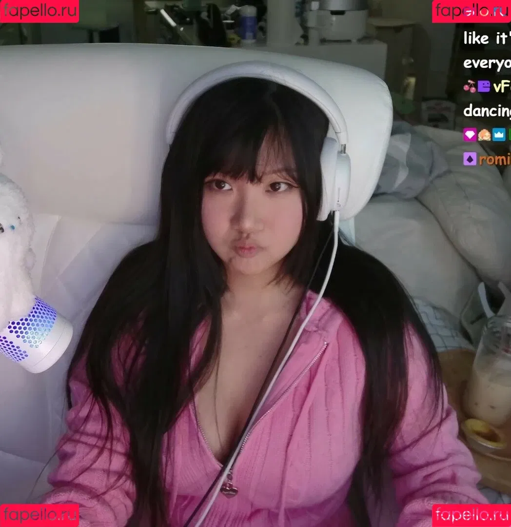 AriaSaki / annoyingaria Onlyfans Photo Gallery 
