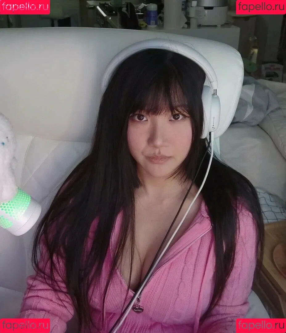 AriaSaki / annoyingaria Onlyfans Photo Gallery 