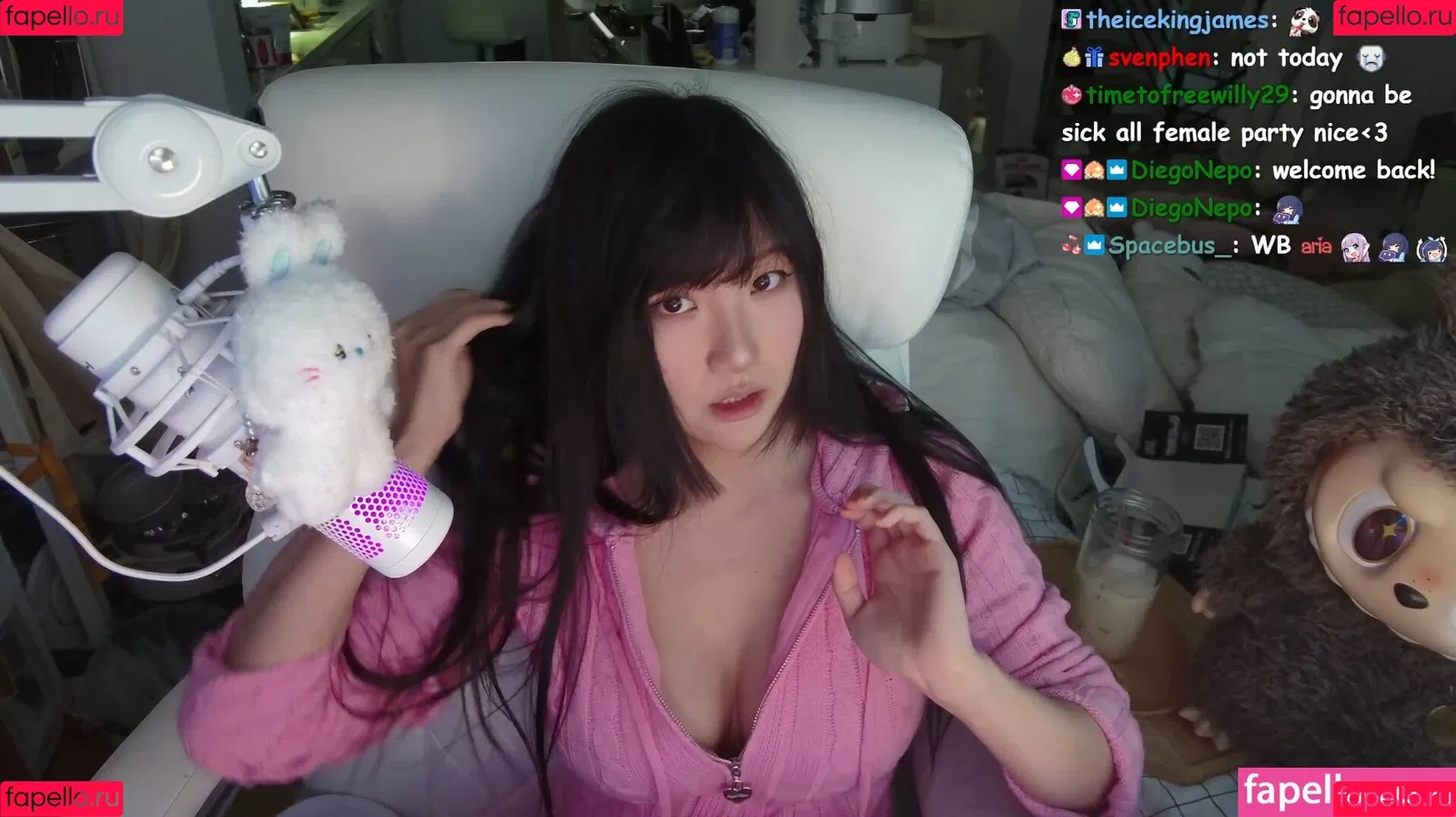 AriaSaki / annoyingaria Onlyfans Photo Gallery 