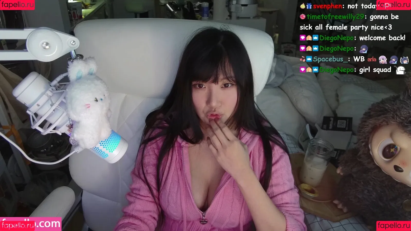 AriaSaki / annoyingaria Onlyfans Photo Gallery 