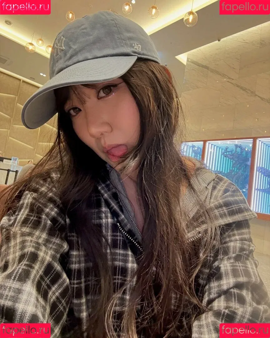 AriaSaki / annoyingaria Onlyfans Photo Gallery 