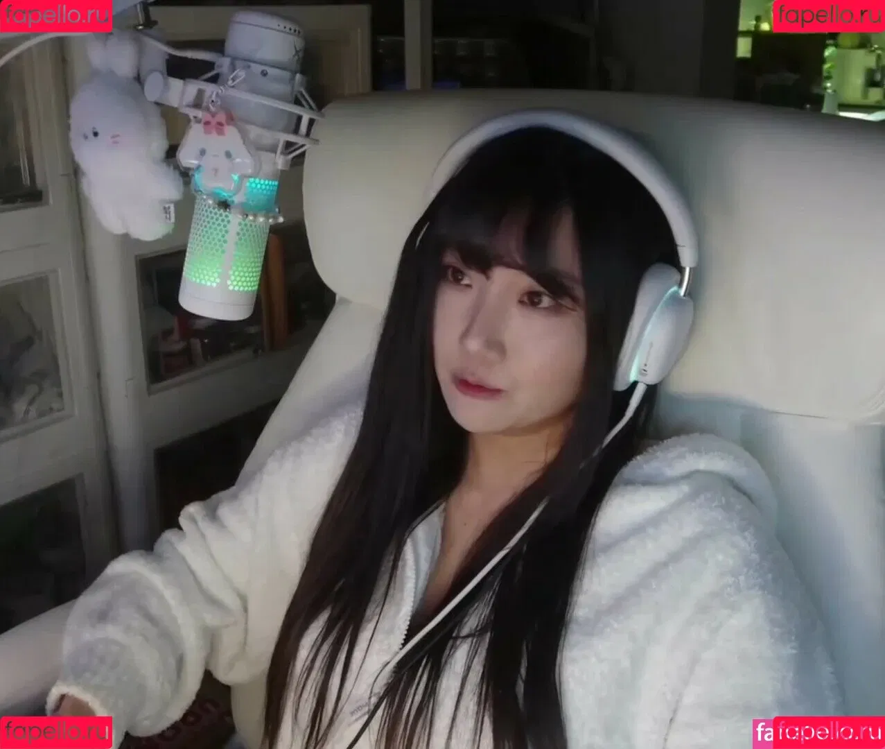 AriaSaki / annoyingaria Onlyfans Photo Gallery 