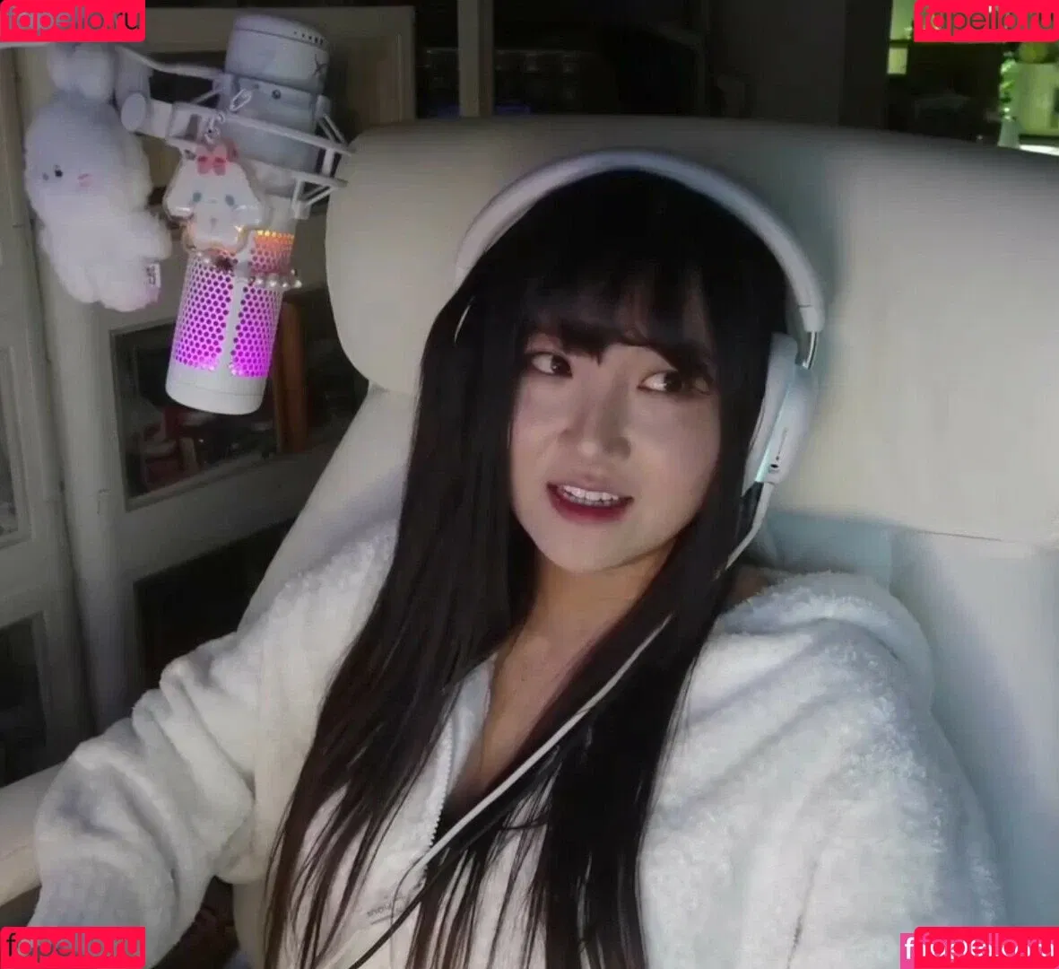 AriaSaki / annoyingaria Onlyfans Photo Gallery 