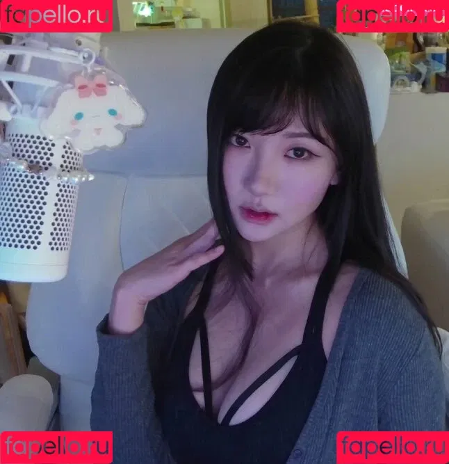 AriaSaki / annoyingaria Onlyfans Photo Gallery 