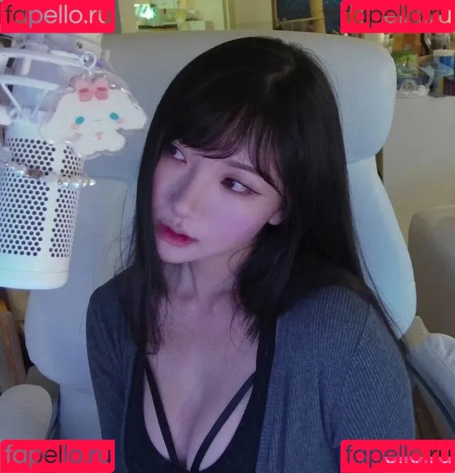 AriaSaki / annoyingaria Onlyfans Photo Gallery 