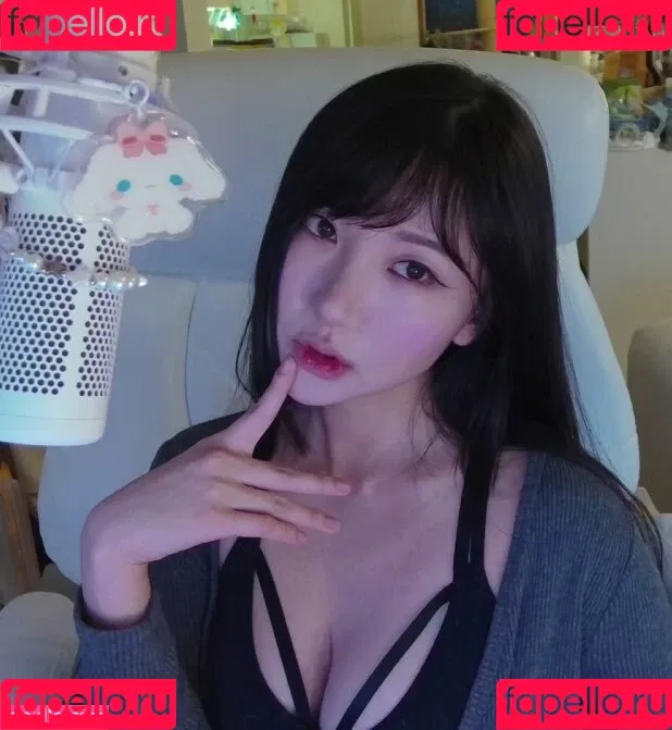 AriaSaki / annoyingaria Onlyfans Photo Gallery 