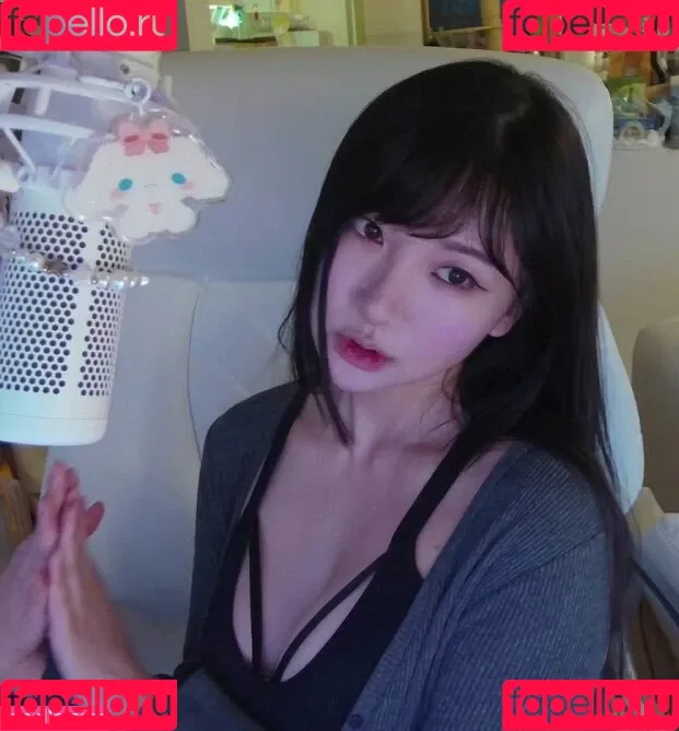 AriaSaki / annoyingaria Onlyfans Photo Gallery 