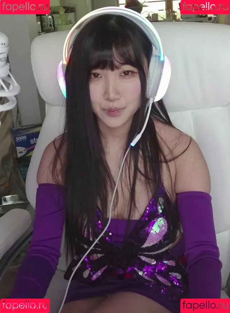 AriaSaki / annoyingaria Onlyfans Photo Gallery 
