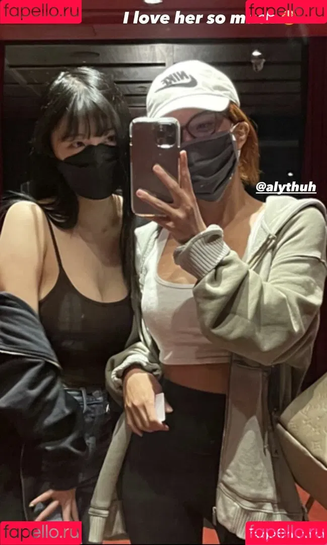 AriaSaki / annoyingaria Onlyfans Photo Gallery 