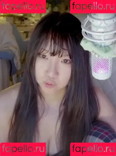 AriaSaki / annoyingaria Onlyfans Photo Gallery 