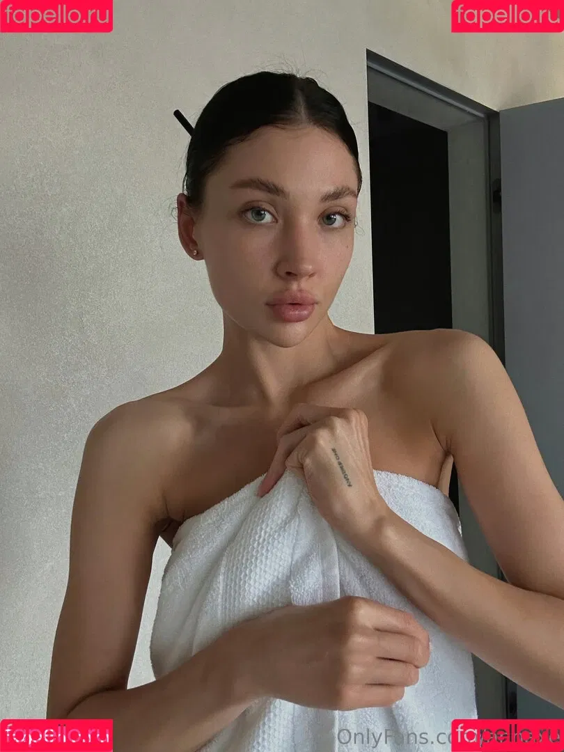 Anna Axe / Annaxe / annaaxannaax / annaxee Onlyfans Photo Gallery 