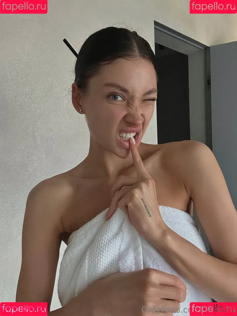Anna Axe / Annaxe / annaaxannaax / annaxee Onlyfans Photo Gallery 
