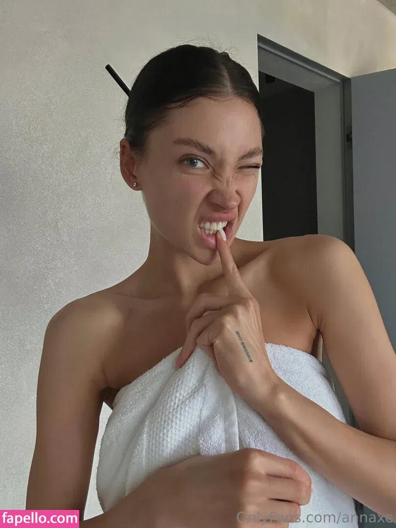 Anna Axe / Annaxe / annaaxannaax / annaxee Onlyfans Photo Gallery 