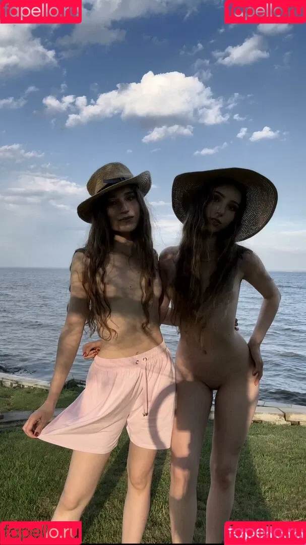 Alice & Haizlee / alicellani / alicexhaizlee Onlyfans Photo Gallery 