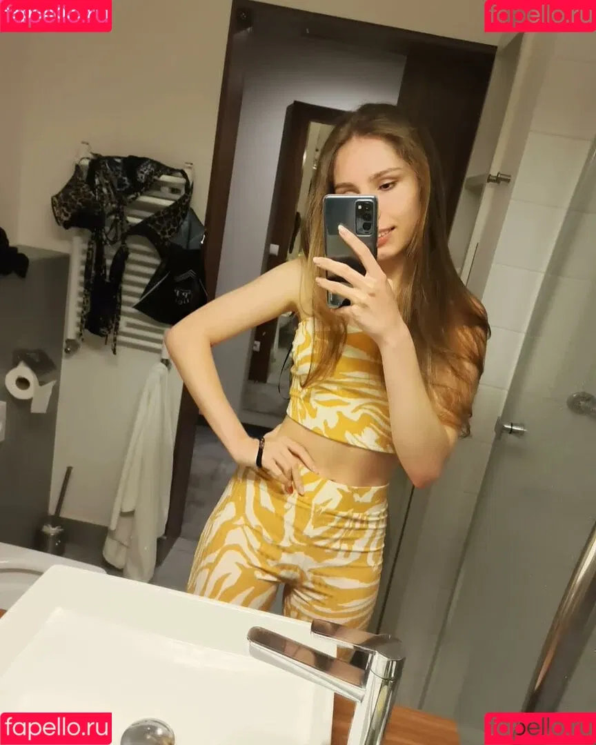 Alice & Haizlee / alicellani / alicexhaizlee Onlyfans Photo Gallery 