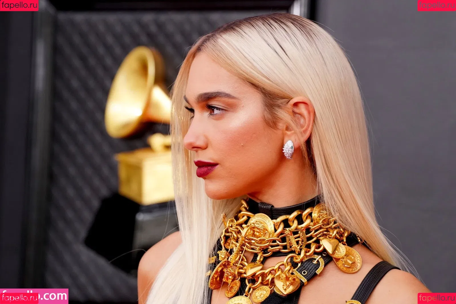 Dua Lipa / dualipa / newsong Onlyfans Photo Gallery 
