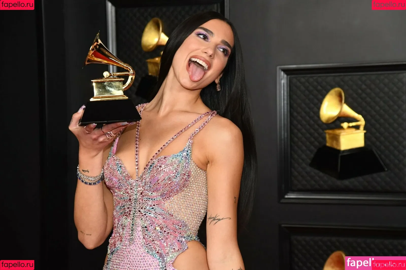 Dua Lipa / dualipa / newsong Onlyfans Photo Gallery 