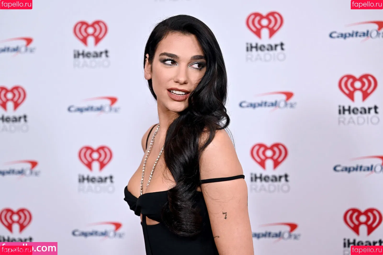 Dua Lipa / dualipa / newsong Onlyfans Photo Gallery 