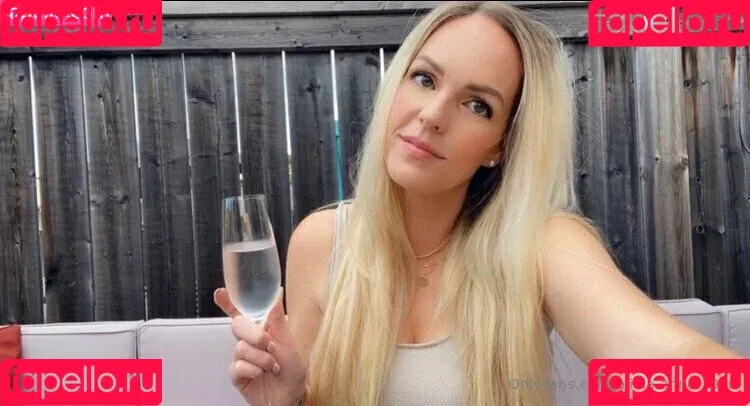 Olivia Anne 1990 / olivia.anne.1990 / oliviaa___anne Onlyfans Photo Gallery 