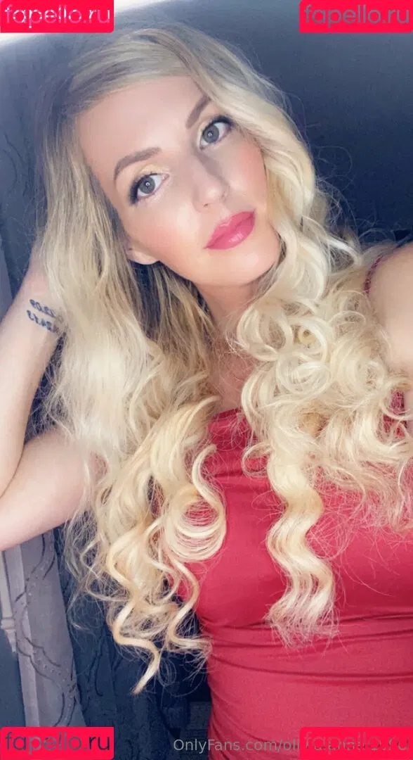 Olivia Anne 1990 / olivia.anne.1990 / oliviaa___anne Onlyfans Photo Gallery 