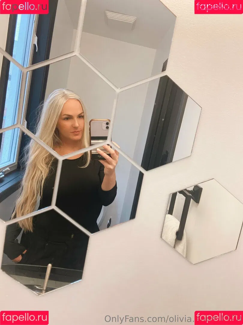 Olivia Anne 1990 / olivia.anne.1990 / oliviaa___anne Onlyfans Photo Gallery 