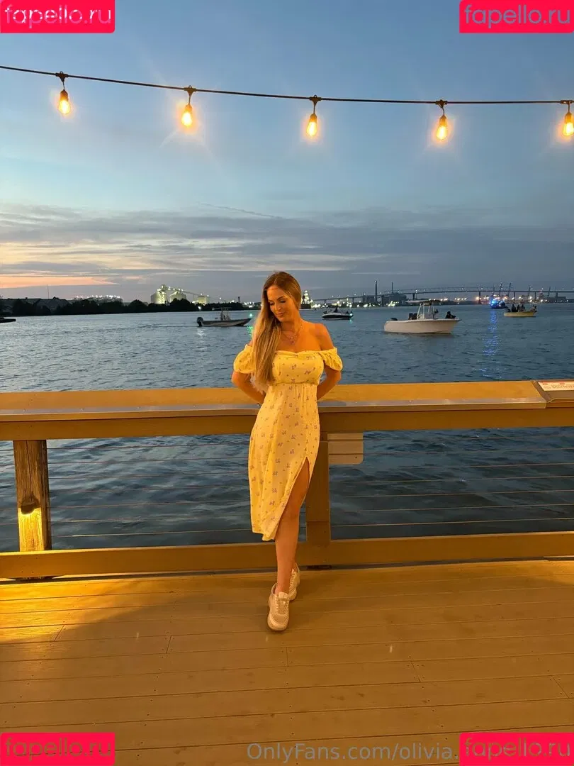 Olivia Anne 1990 / olivia.anne.1990 / oliviaa___anne Onlyfans Photo Gallery 